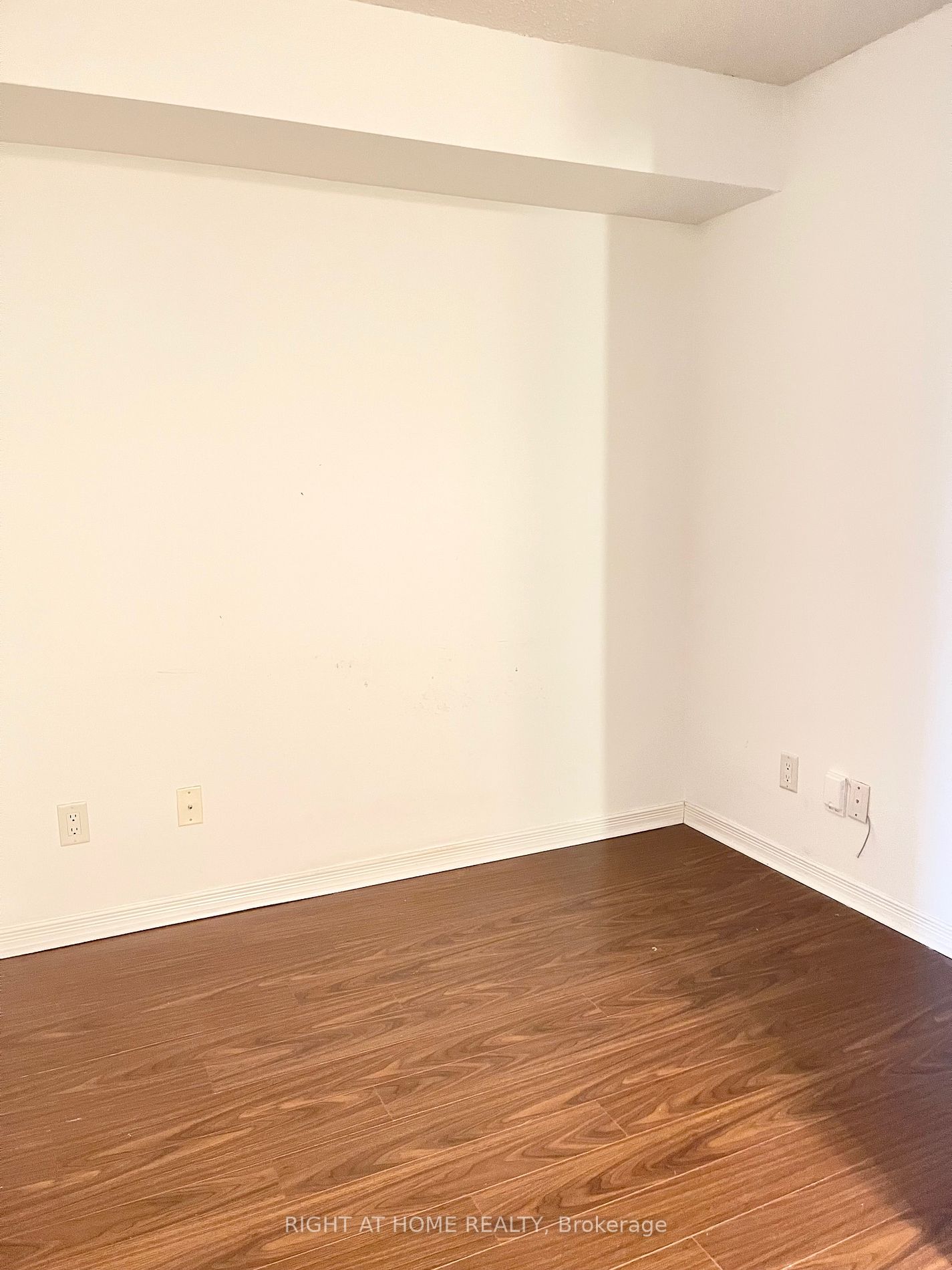 230 E King St 606