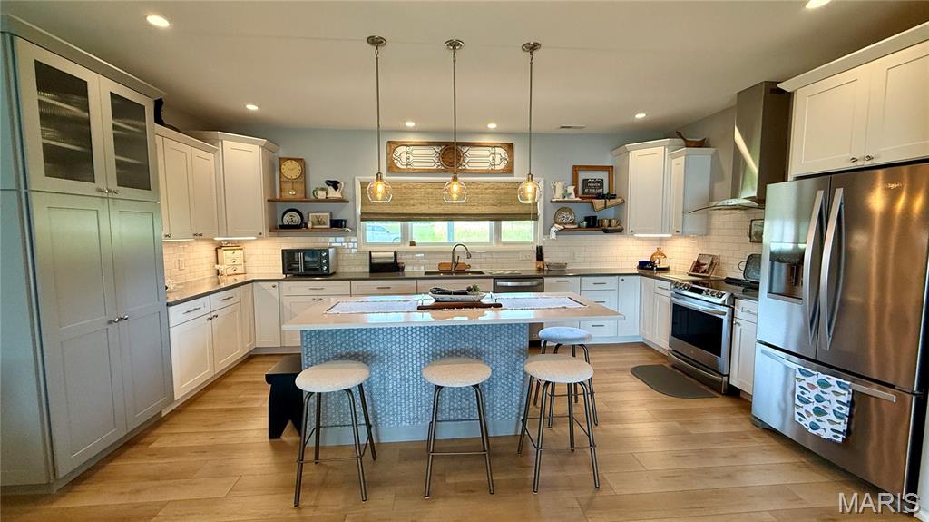 11214 W Lakeshore Drive