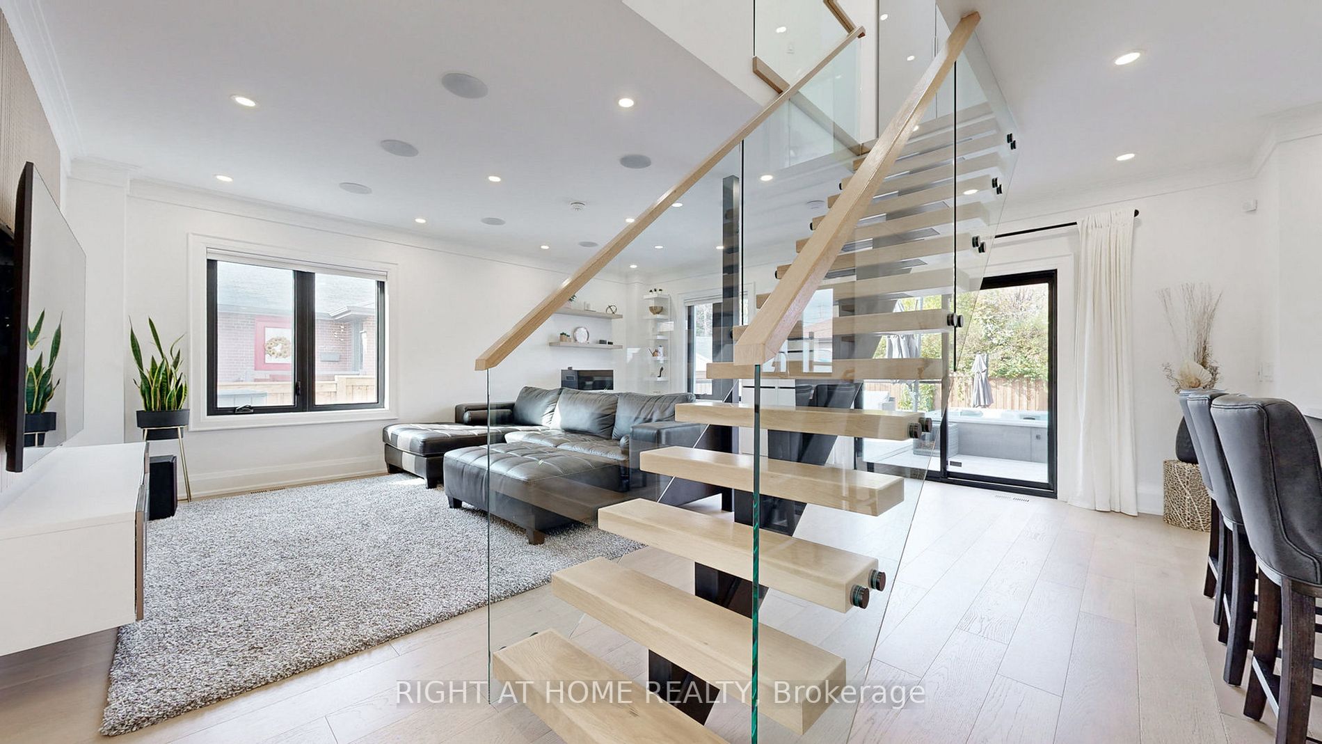 36 Littlewood Cres