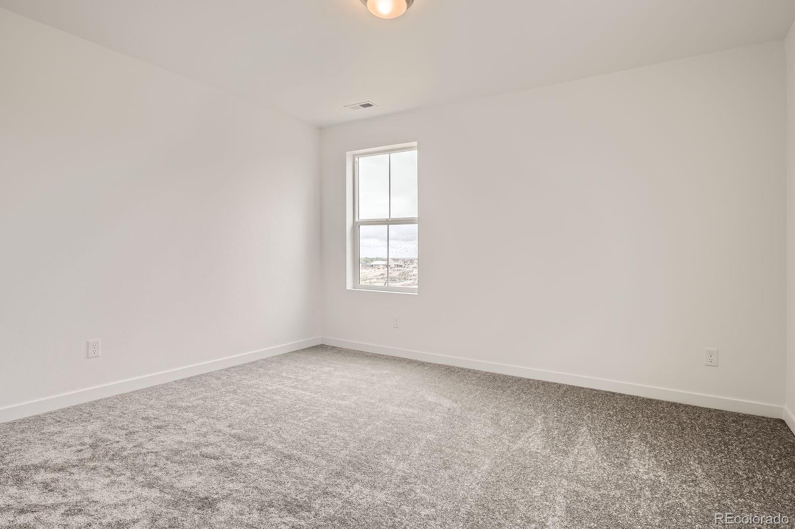 11039 Snowdon Street