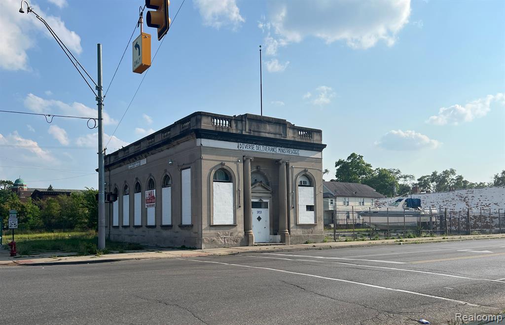 3703 - 3711 Fenkell