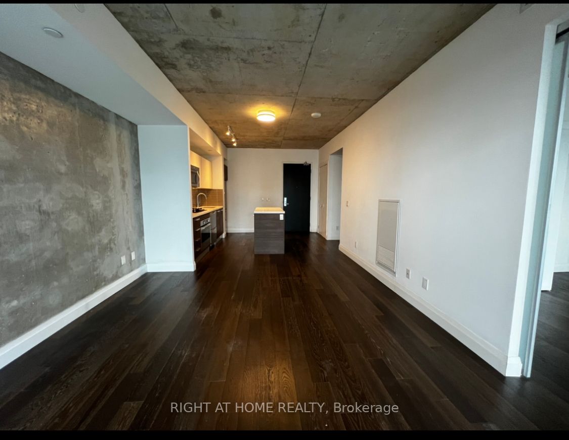 224 W King St 3105