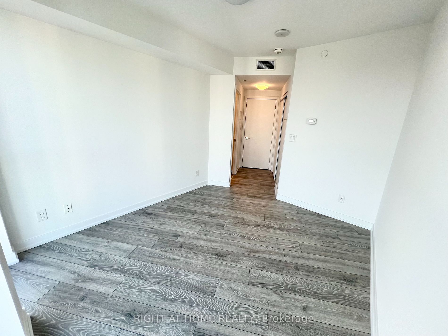 159 E Wellesley St 2404