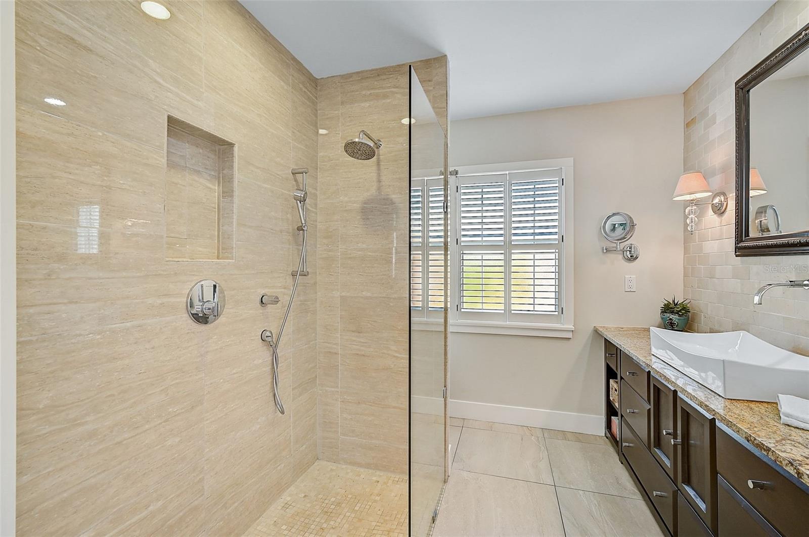 400 Nokomis Avenue S