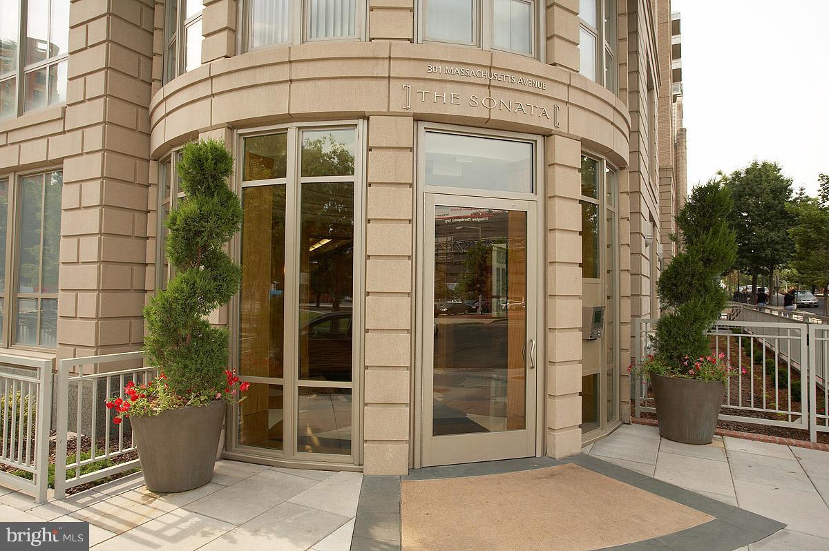 301 Massachusetts Avenue NW 1201