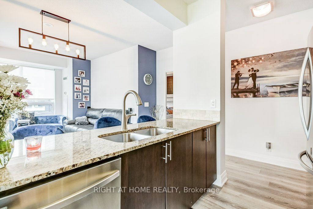 520 W Steeles Ave 212