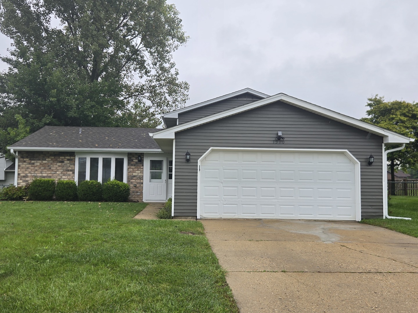 WONDERFUL SPLIT LEVEL HOME WITH 3 BEDROOMS AND 2.5 BATHS. HOME HAS A BRAND NEW ROOF, NEW GUTTERS, AND NEW PAINT INSIDE AND OUTSIDE. THE ATTACHED GARAGE HAS ROOM FOR TWO VEHICLES AND AT LEAST TWO CARS FIT IN THE DRIVEWAY. ENJOY THE QUIET BACKYARD WITH ACCESS TO A NICE PATIO THRU THE SLIDE DOORS FROM KITCHEN AND BASEMENT AREA. HOME ALSO FEATURES A NEW RANGE AND A FIREPLACE TO RELAX IN THE FAMILY ROOM. NOTHING TO BE DONE HERE. THIS HOME WILL GO FAST.