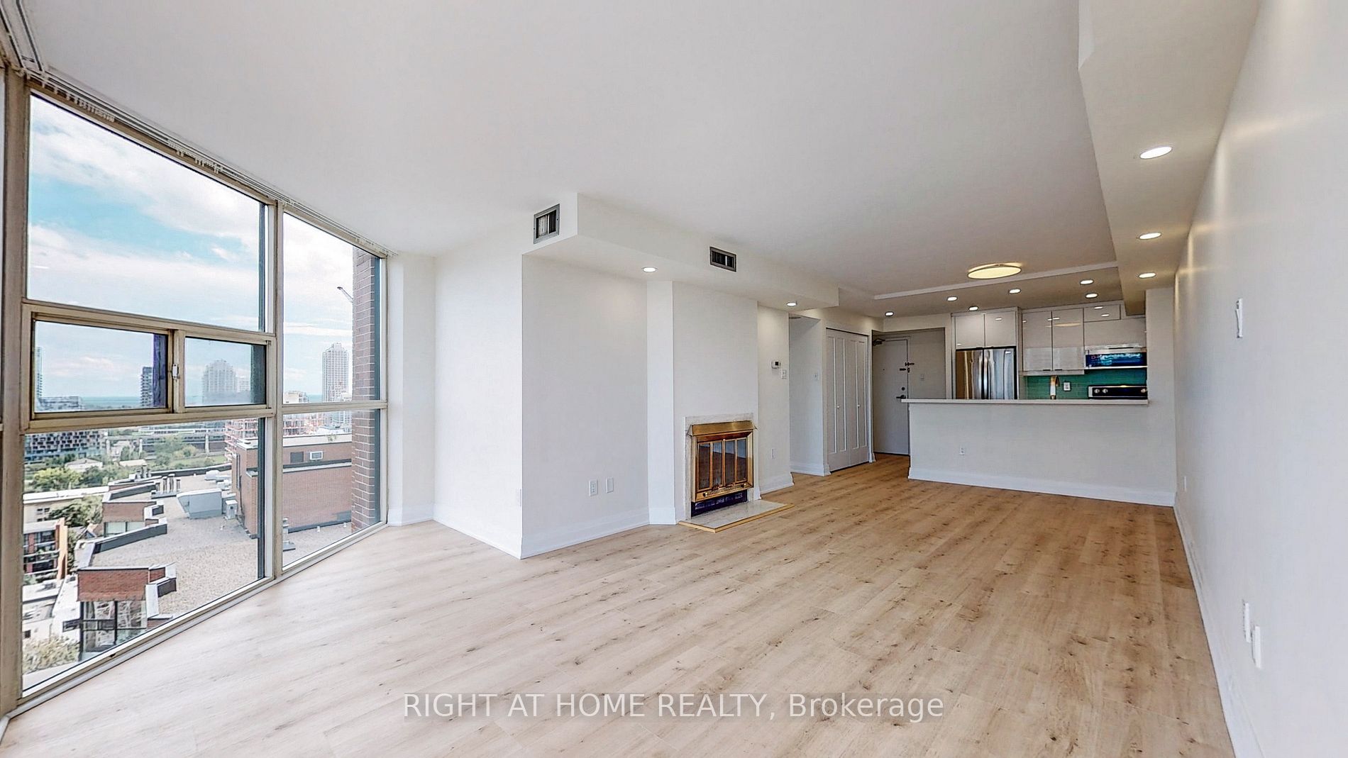 705 W King St 1802