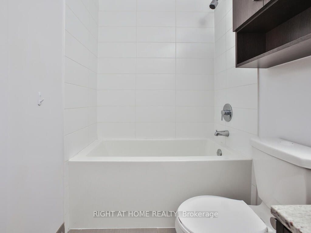1486 Bathurst St 705
