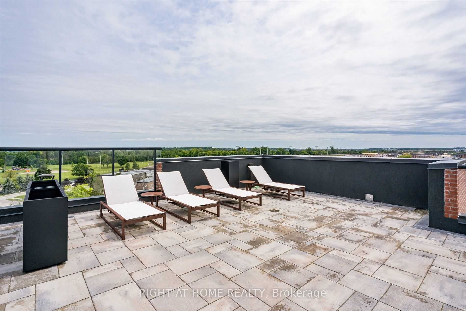681 Yonge St 315
