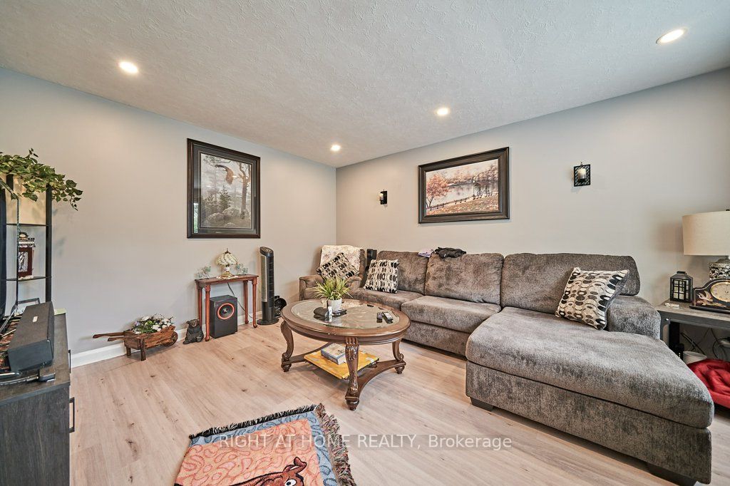 202 S Cadillac Ave