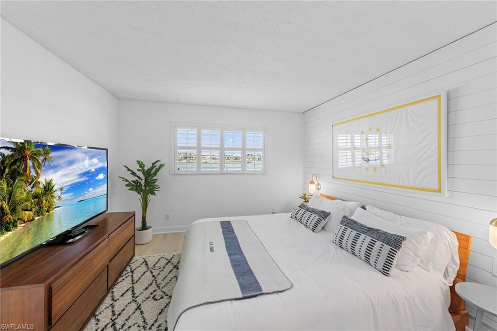 1202 Edington Pl B102