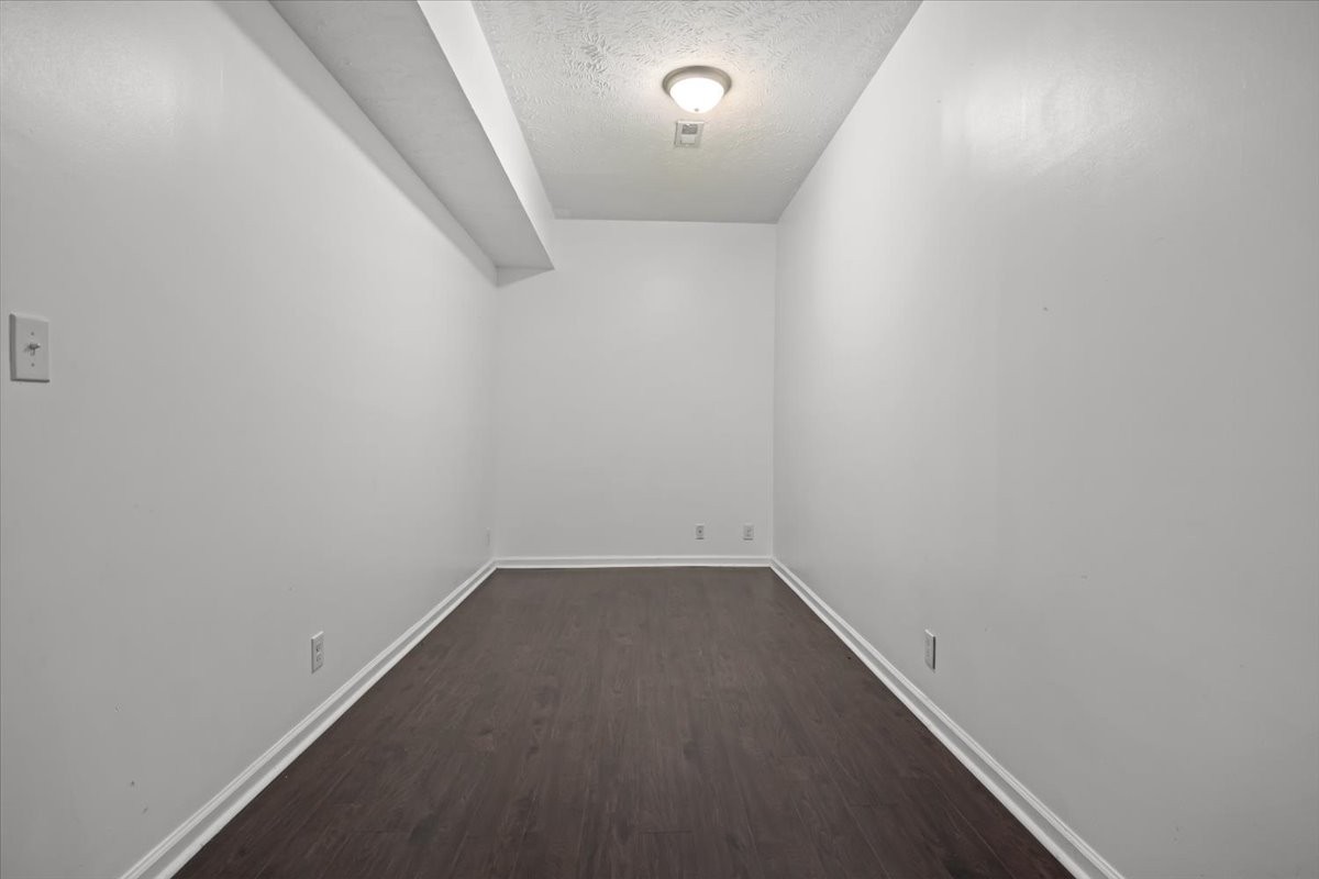 1613 Broad Cir