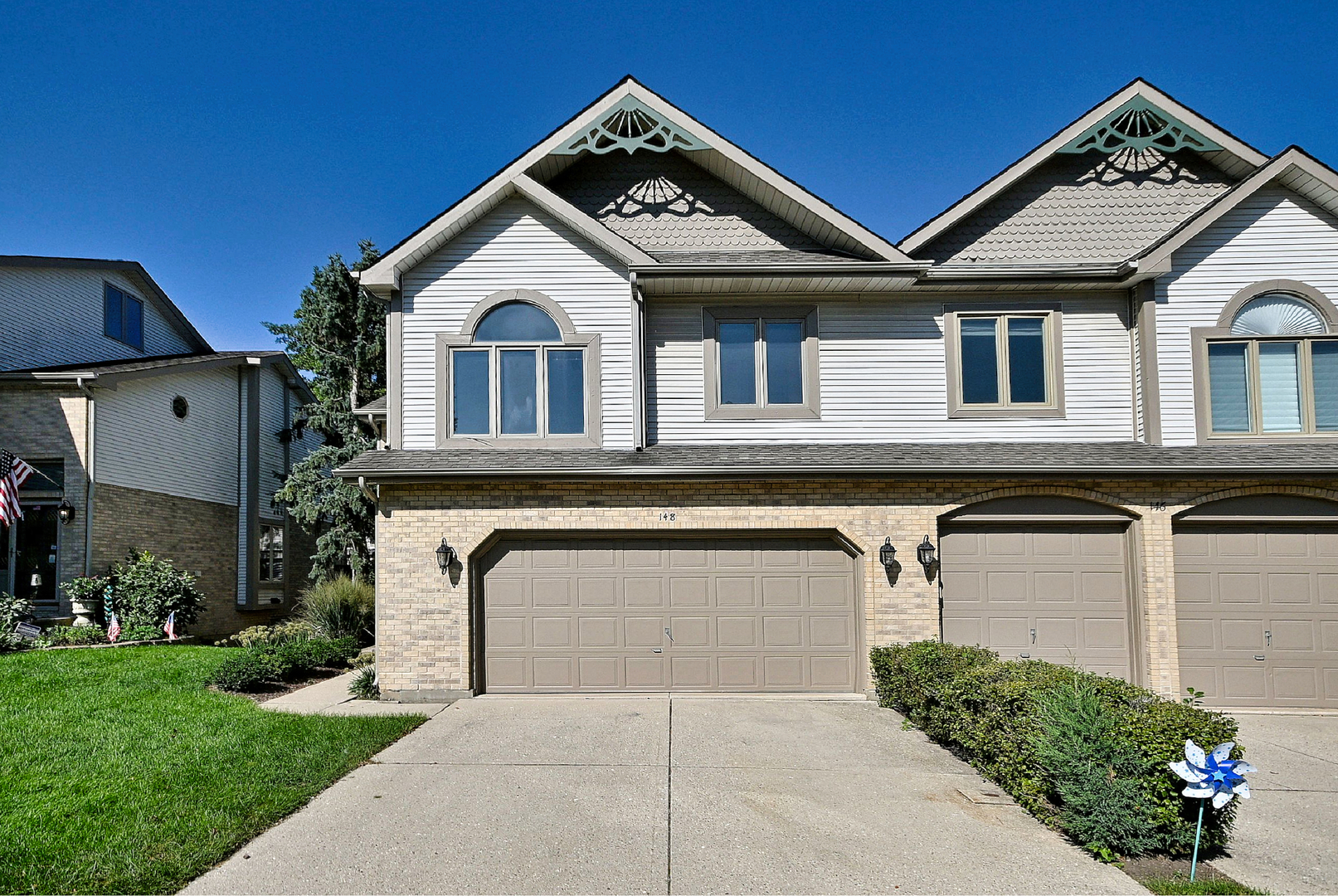 148 Schiller Square