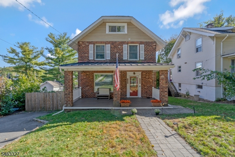 12 Essex Ave