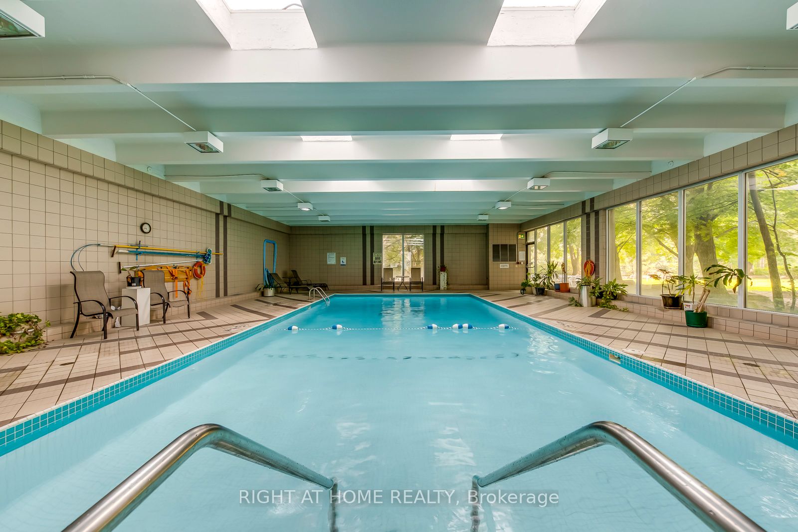 3700 Kaneff Cres 1412