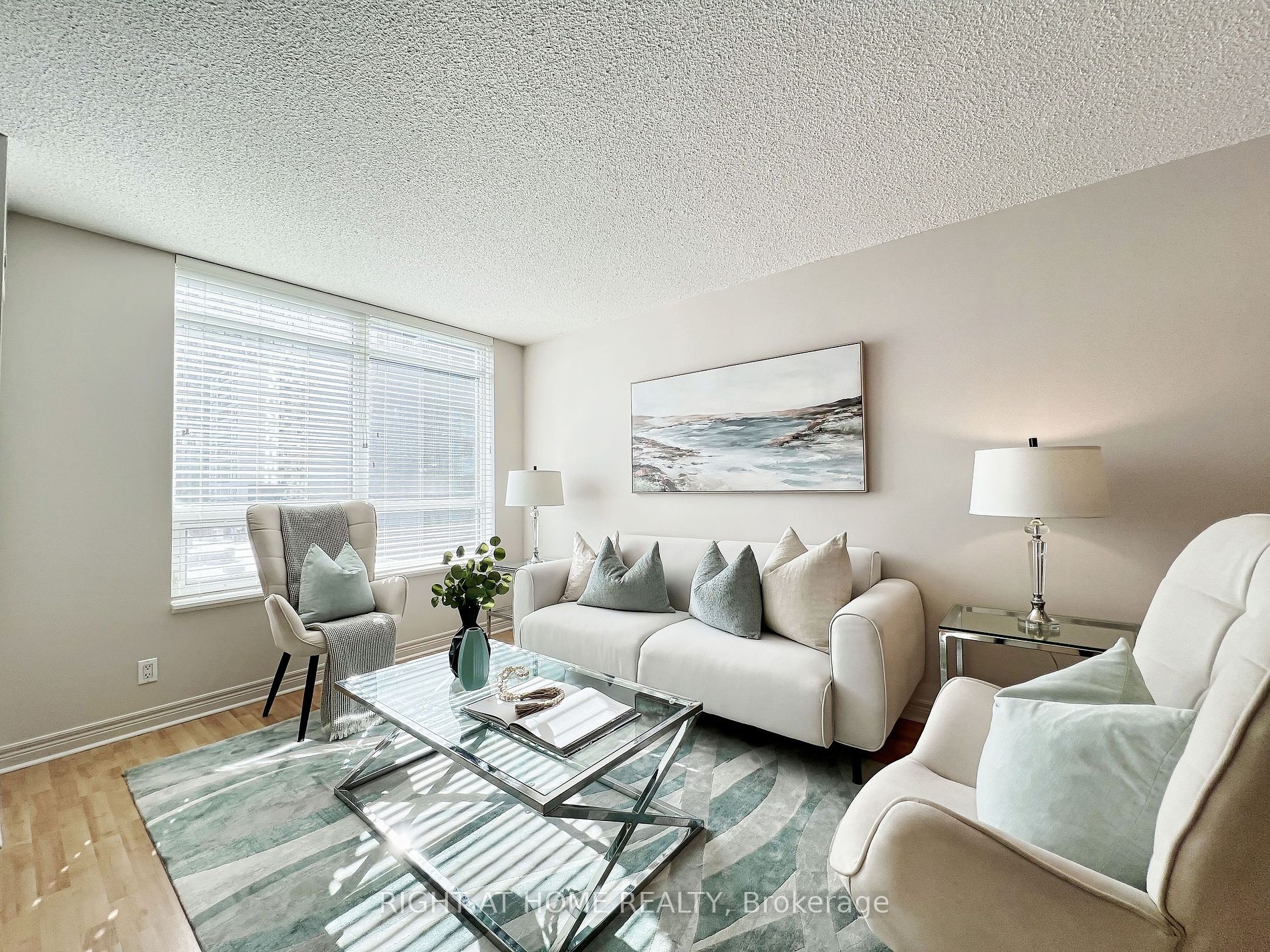 212 E Eglinton Ave 502