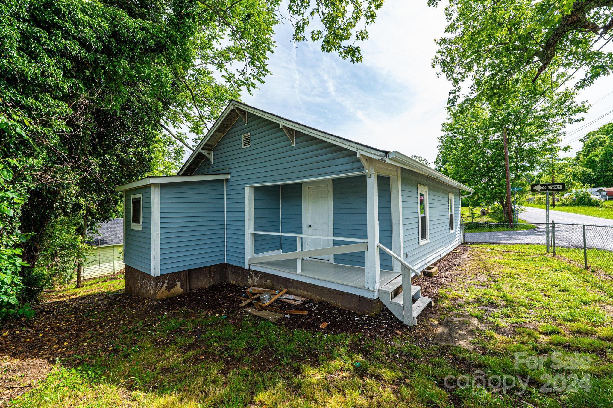 612 Center Street NW