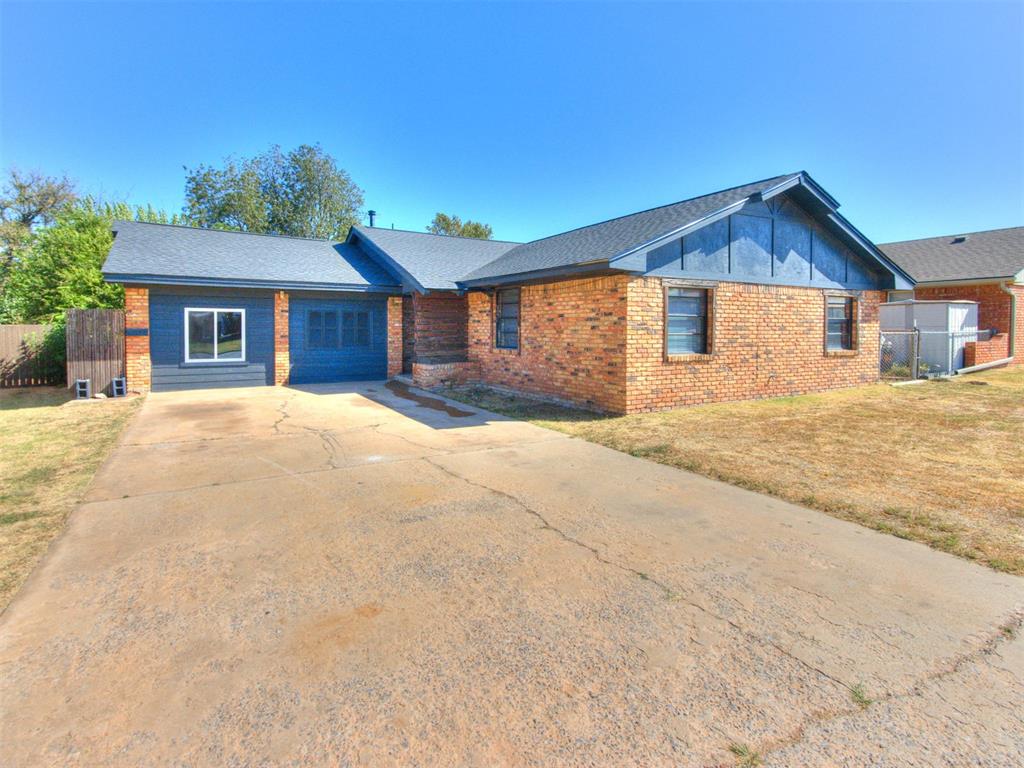 Excellent opportunity to own a 3 bedroom, 2 bathroom home featuring major recent improvements! The property recently had a new roof installed in August 2026, offering significant value. The interior features a comfortable floor plan with great natural light, generous bedroom sizes, ideal home for first time buyers, downsizers, or investors seeking a solid property. Conveniently located near local dining, shopping, and mayor routes. Contact listing agent with questions or to submit offers!