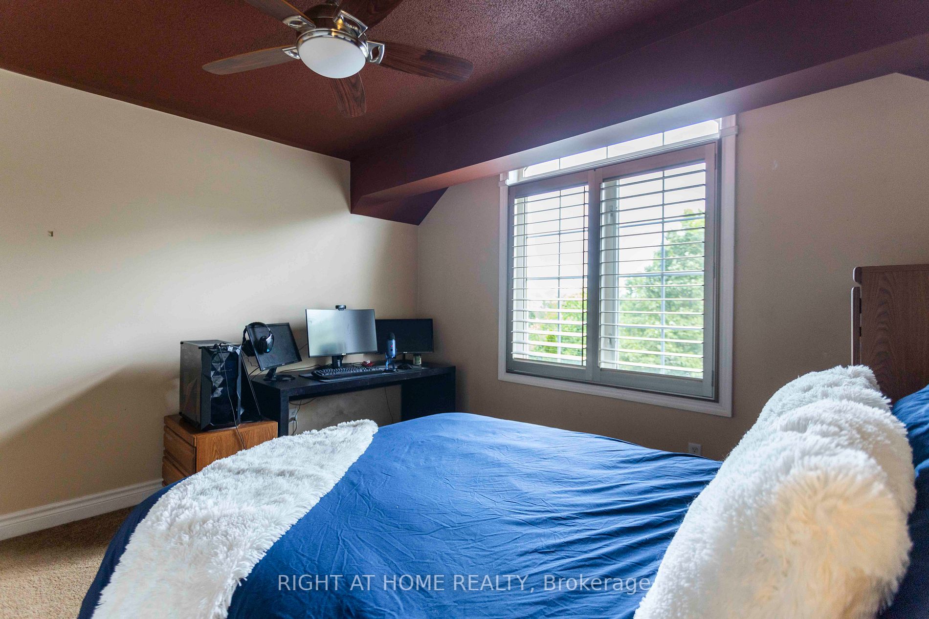 27 Lennon Crt