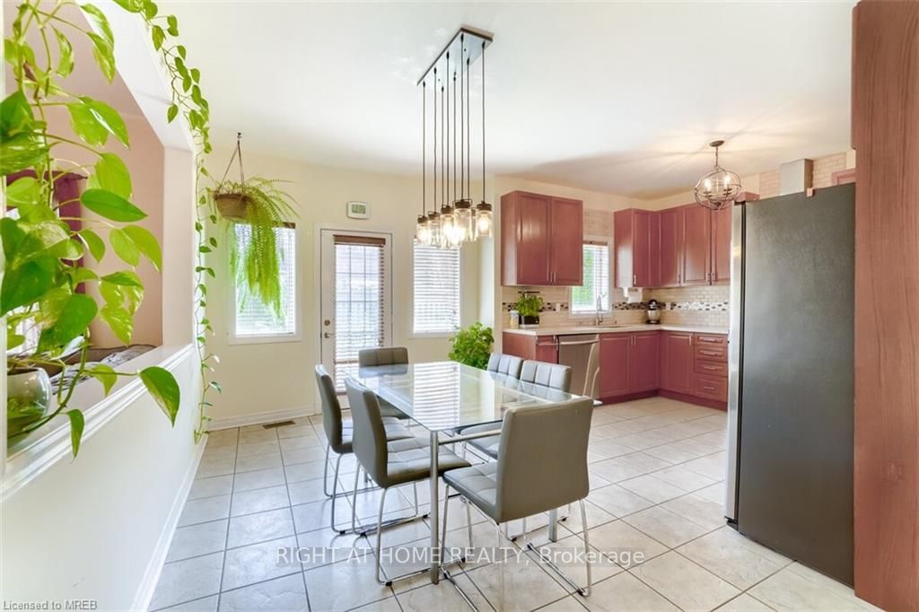 3020 Hawktail Cres