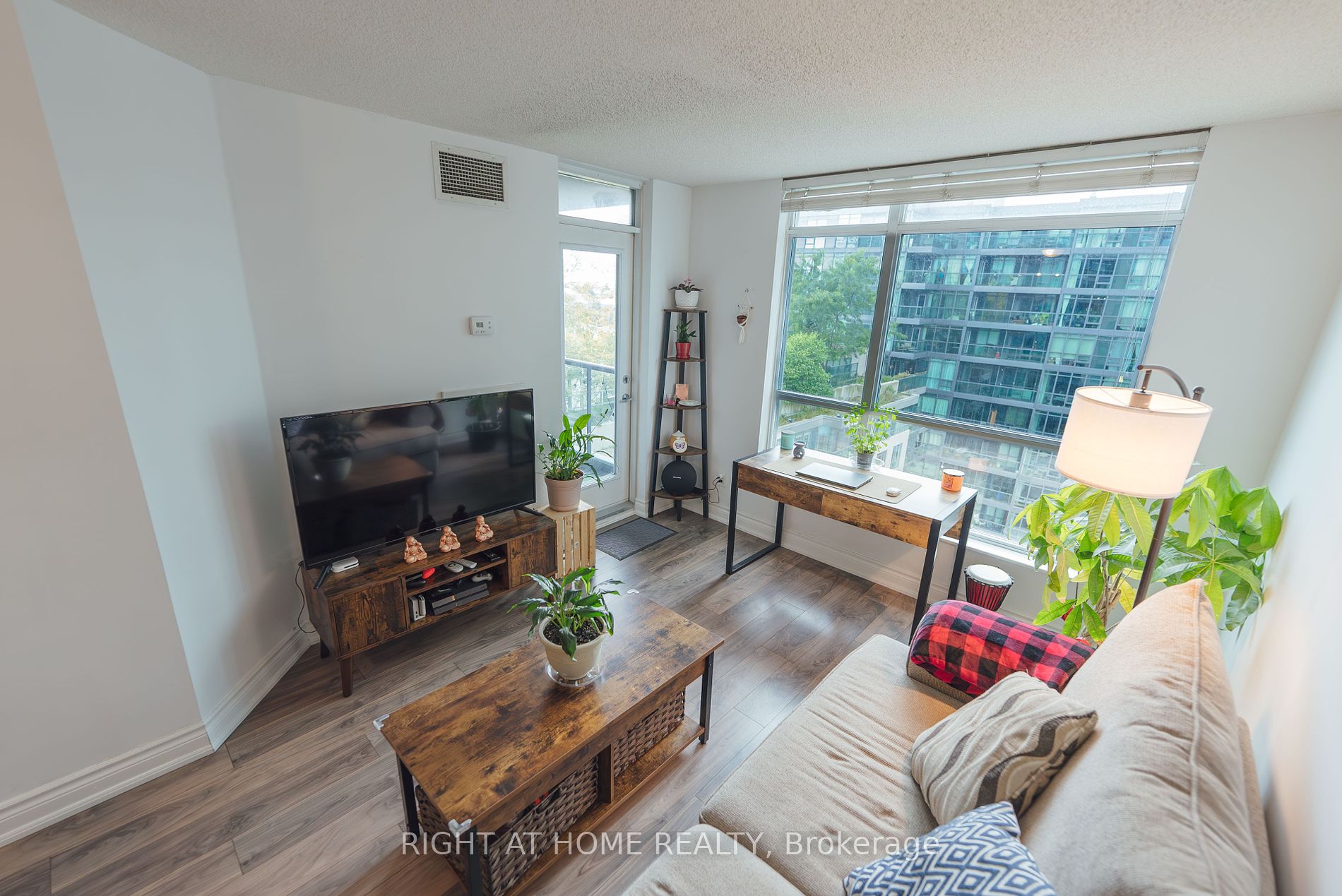 219 Fort York Blvd 1001