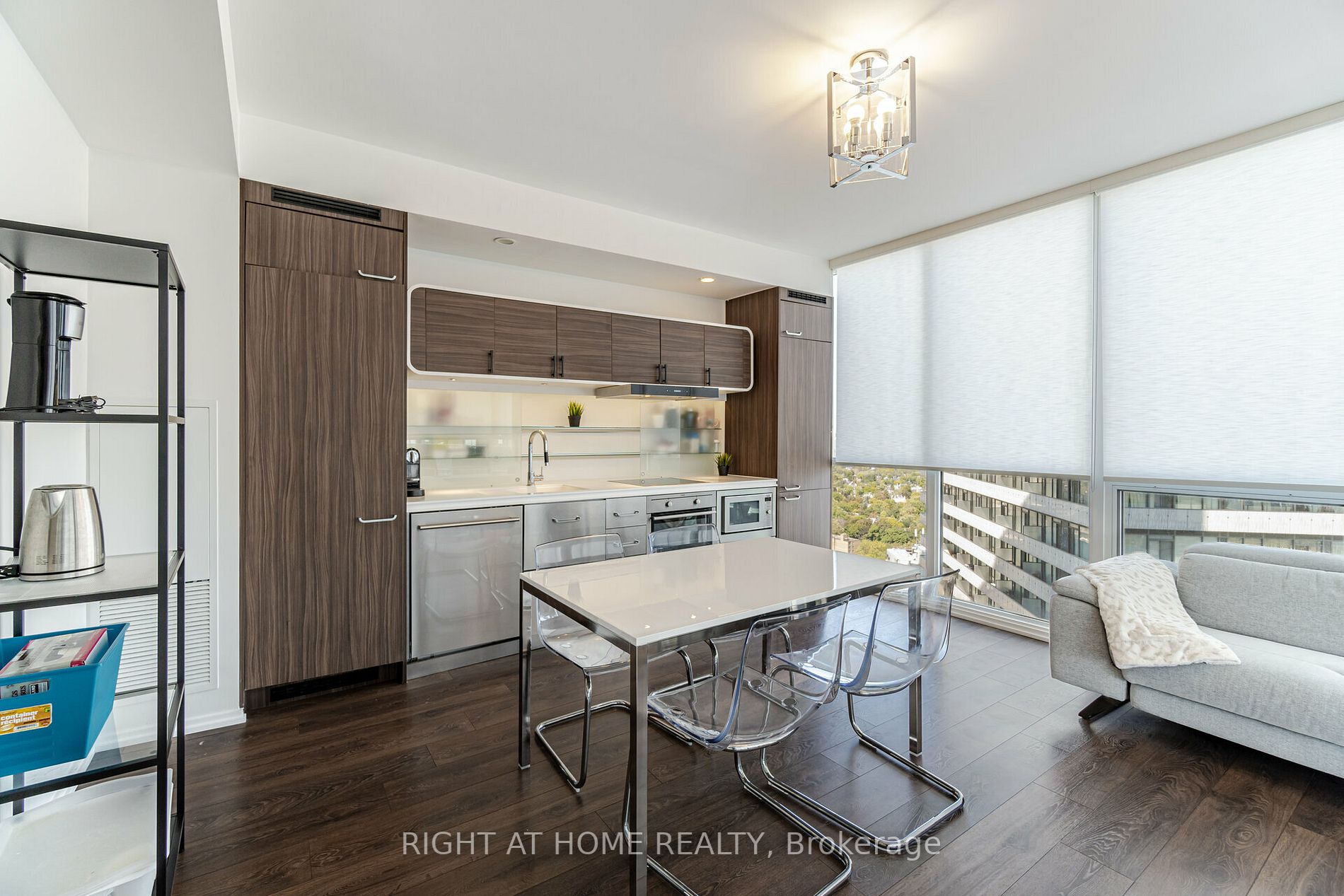 45 E Charles St 3910