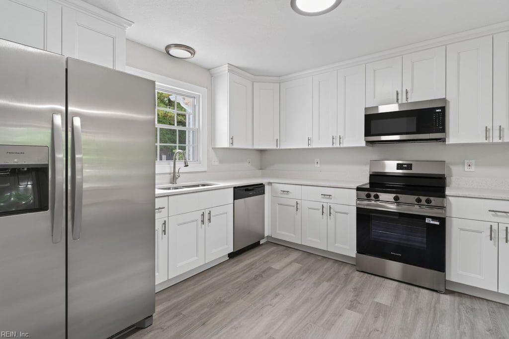 112 W Rexford Drive