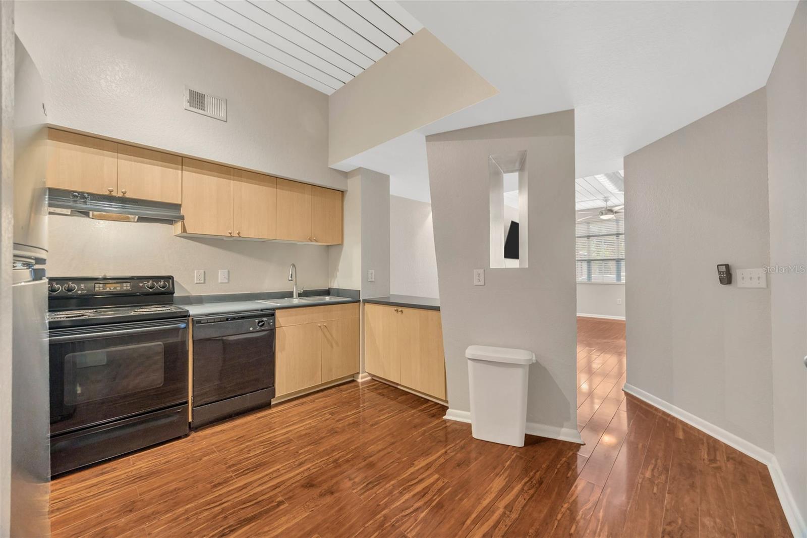 2320 W Azeele Street 317