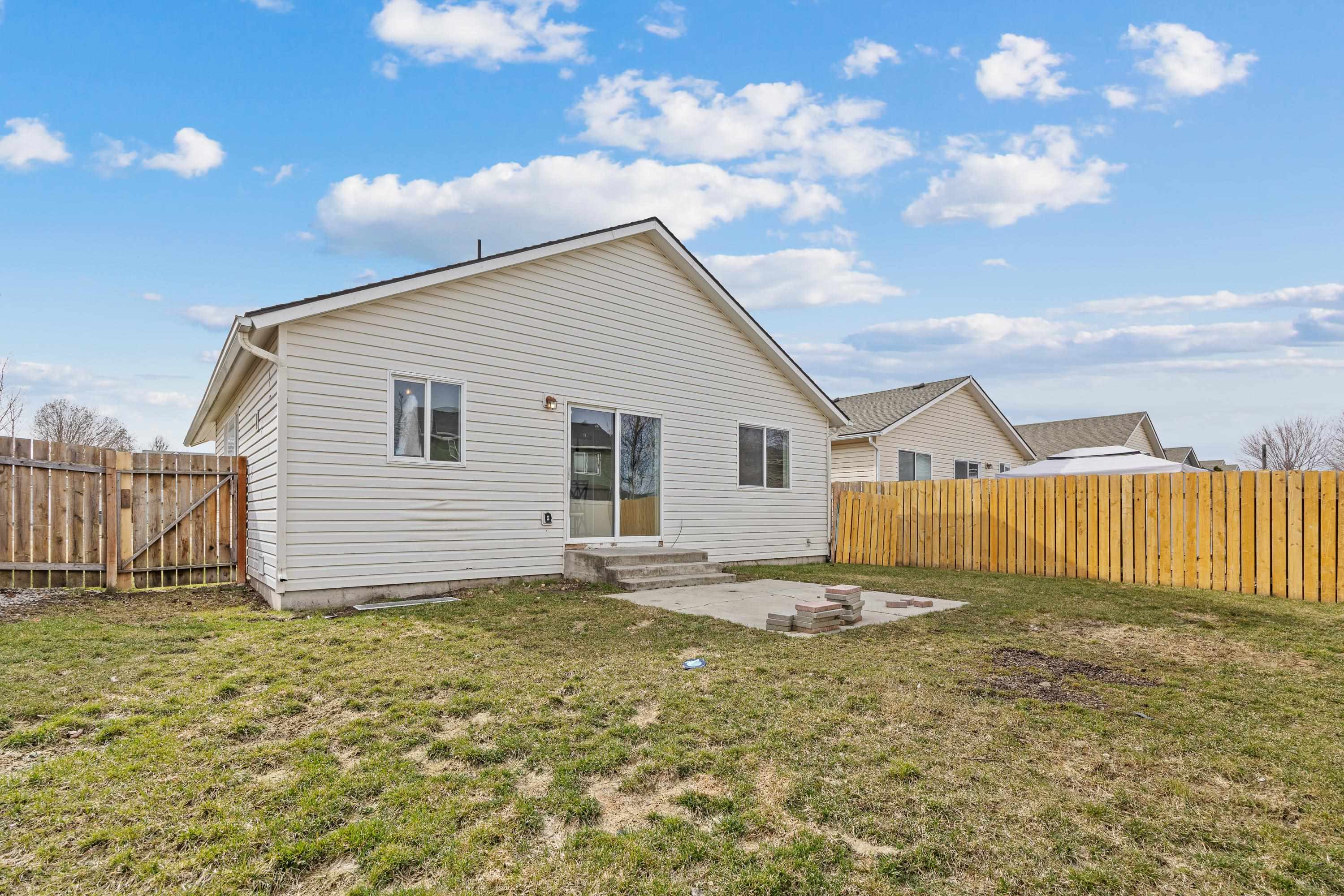 10026 W Barberry Ave