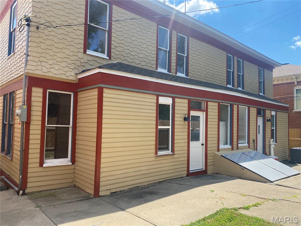 608-610 Center Street