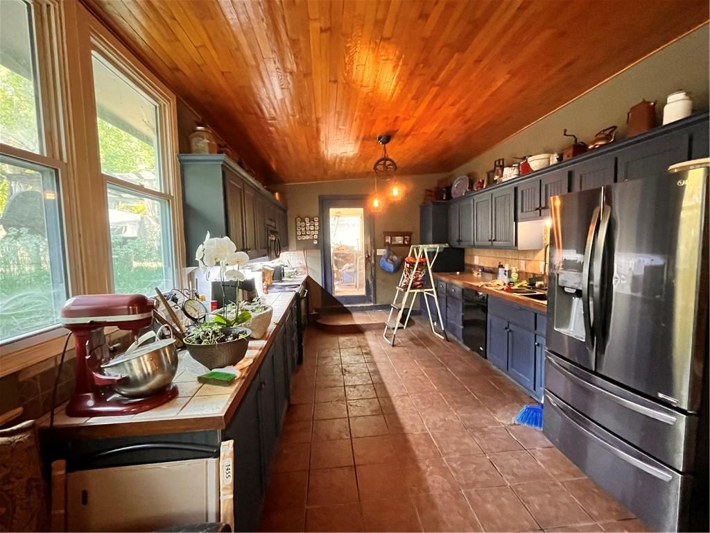 22 U Lake Shore Drive