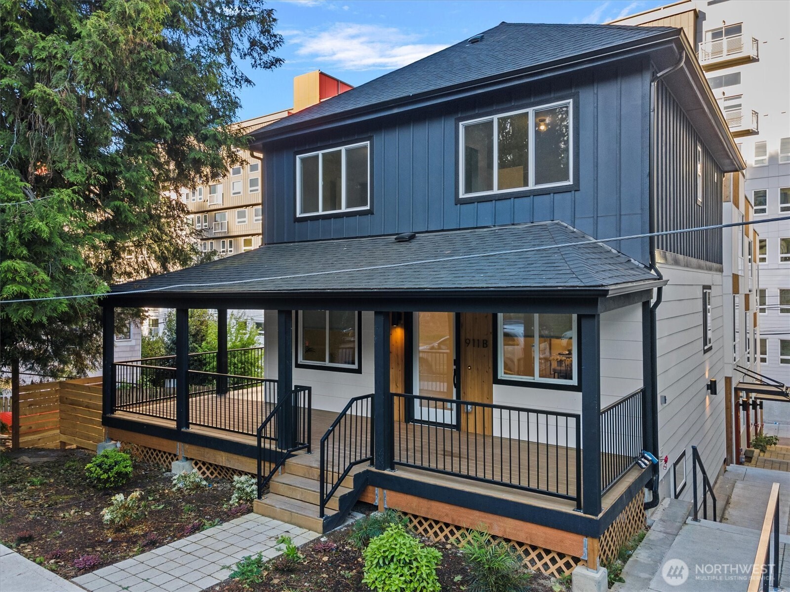 911 Hiawatha Place S