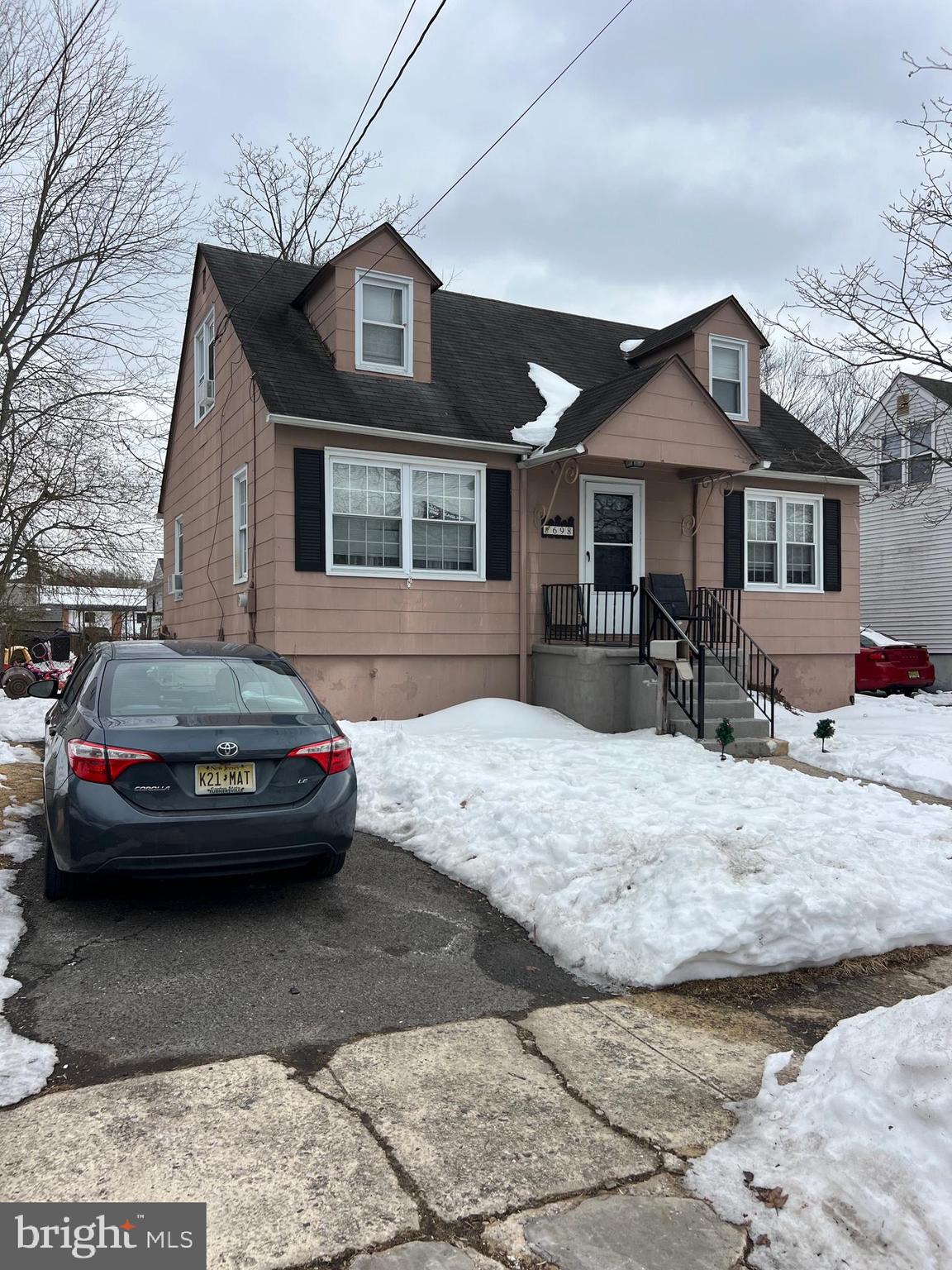 INVESTOR OPPORTUNITY! This property can also be purchased in a package of 7 properties (6 single family 1 duplex). See mls #'s(NJGL2069306 149 Spruce Ave, Westville)  (NJCD2110986 187 Gehrig Ave)  543 ( NJGL2069316  453 Blue Bell Rd, Williamstown) (NJCD2110982  535 Roosevelt Ave, Glendora) (NJGL 2069314 303 Ellis St, Glassboro)  (NJCD2111012   29 W 4th Ave Runnemede, this is a duplex) (NJGL2069320  698 Washington Ave, Woodbury)