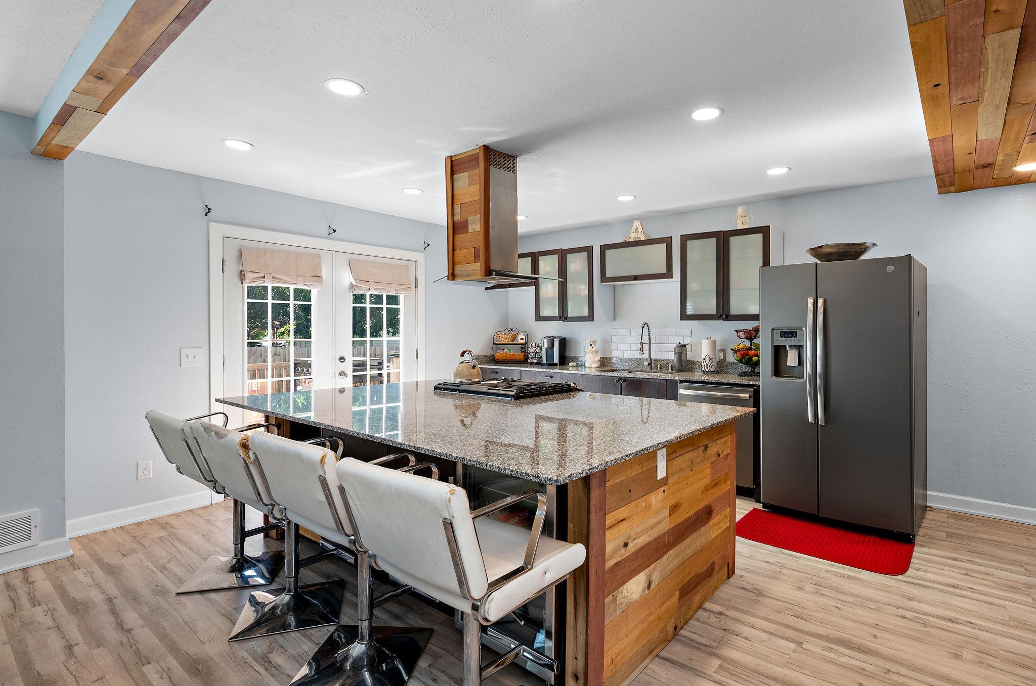 This bright, open-concept home has been fully renovated and features a cozy electric fireplace, an owner's suite with a walk-in closet and private full bath, and a grandiose gourmet kitchen with an 8'x6' granite island. The property has been meticulously updated, including: -New roof, siding, gutters, and finished basement (2024)-New furnace, AC, and a 20x12 outbuilding (2022)-11x11 deck (2019)-Updated windows and electrical system (2018)It is situated in a great location with convenient access to local schools, shops and Ellison Park with public access to the Mississippi River. Come to see this charming space in person.