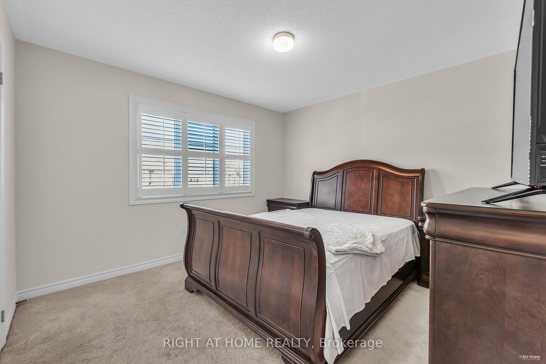 130 Mcfarlane Cres