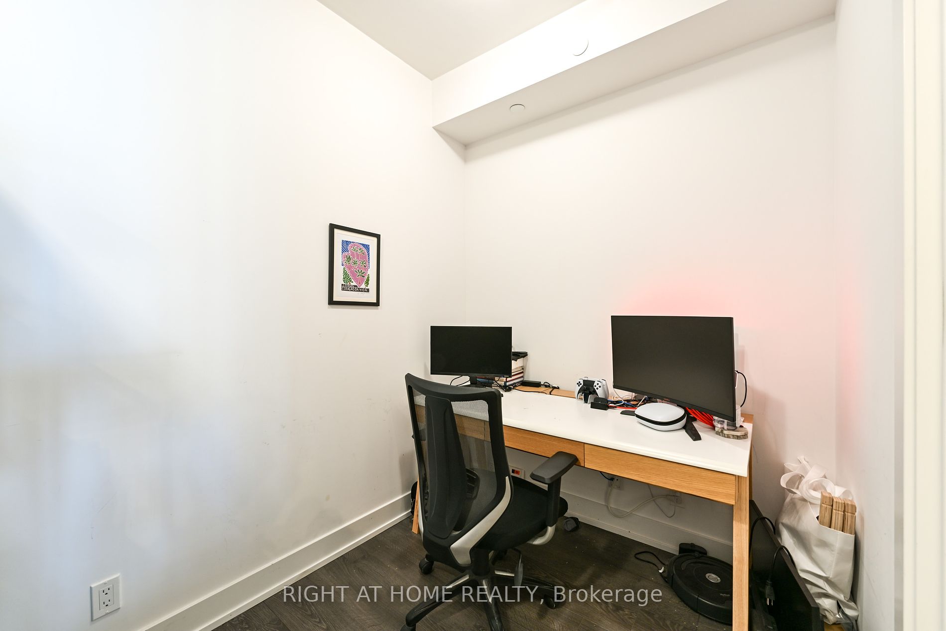 11 Lillian St 1008