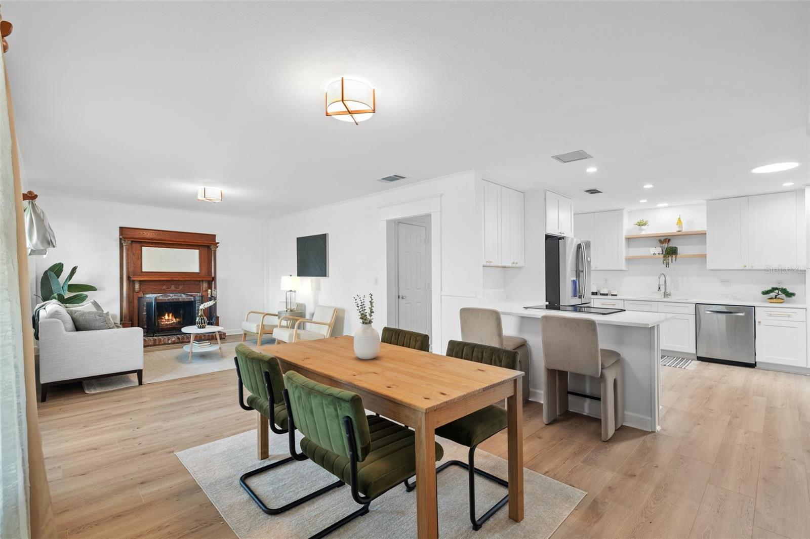 3913 W Eden Roc Circle