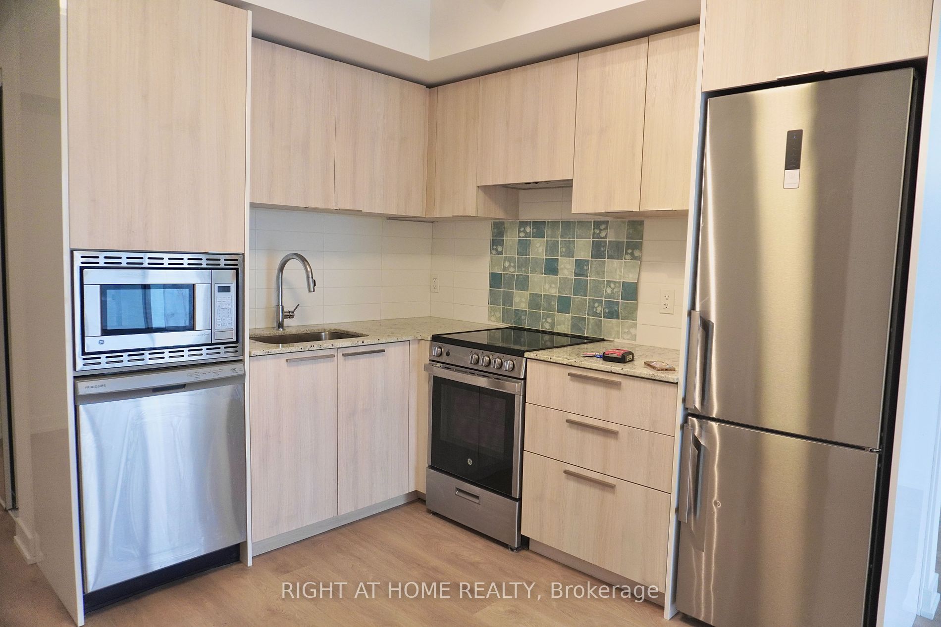 501 Yonge St 1409