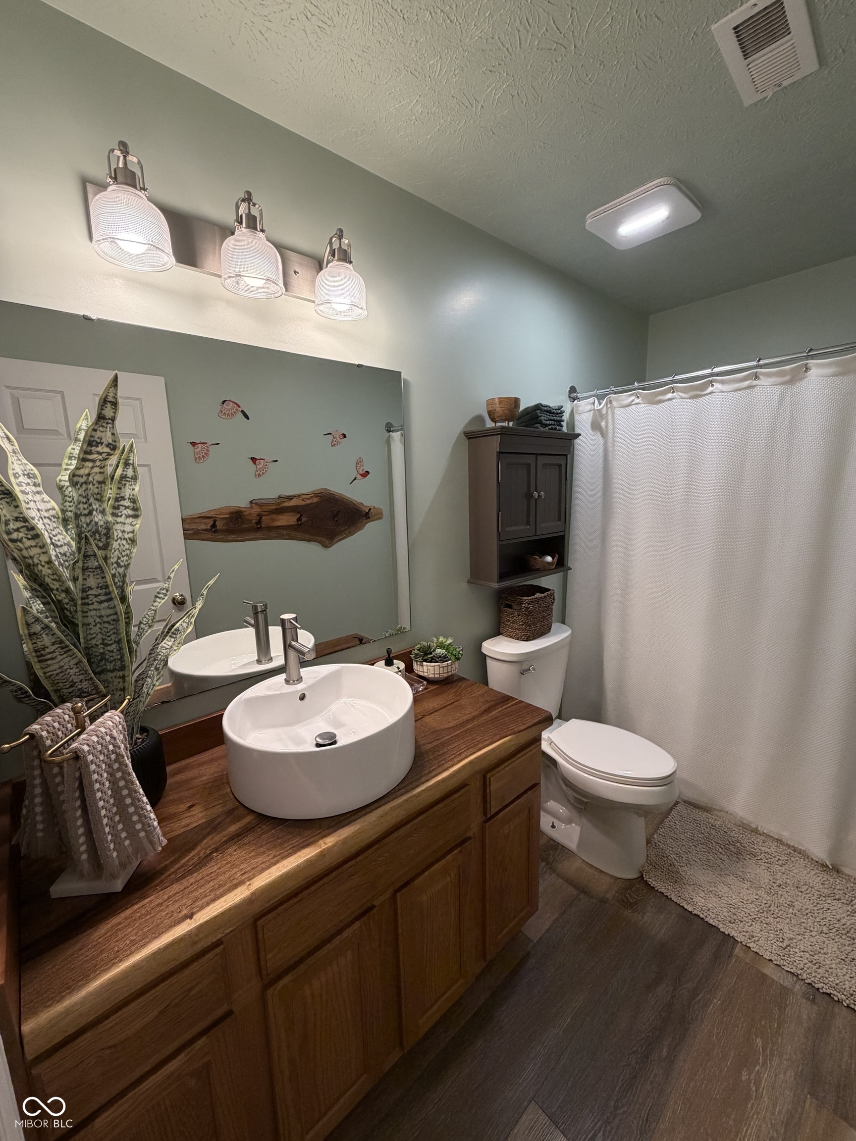 5752 Columbia Circle S