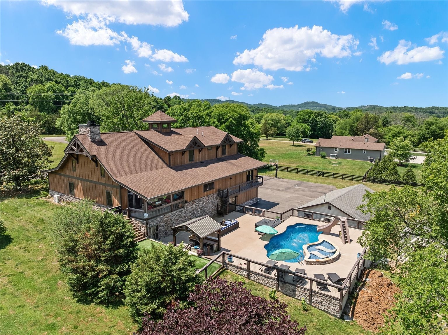 2030 Williams Rd — sold