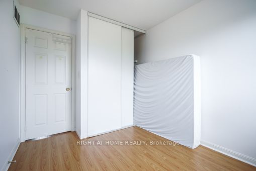 80 Acorn Pl 20