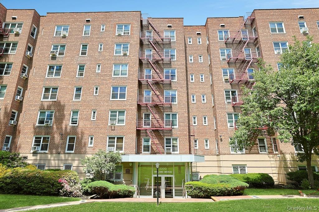 1300 Midland Avenue C39