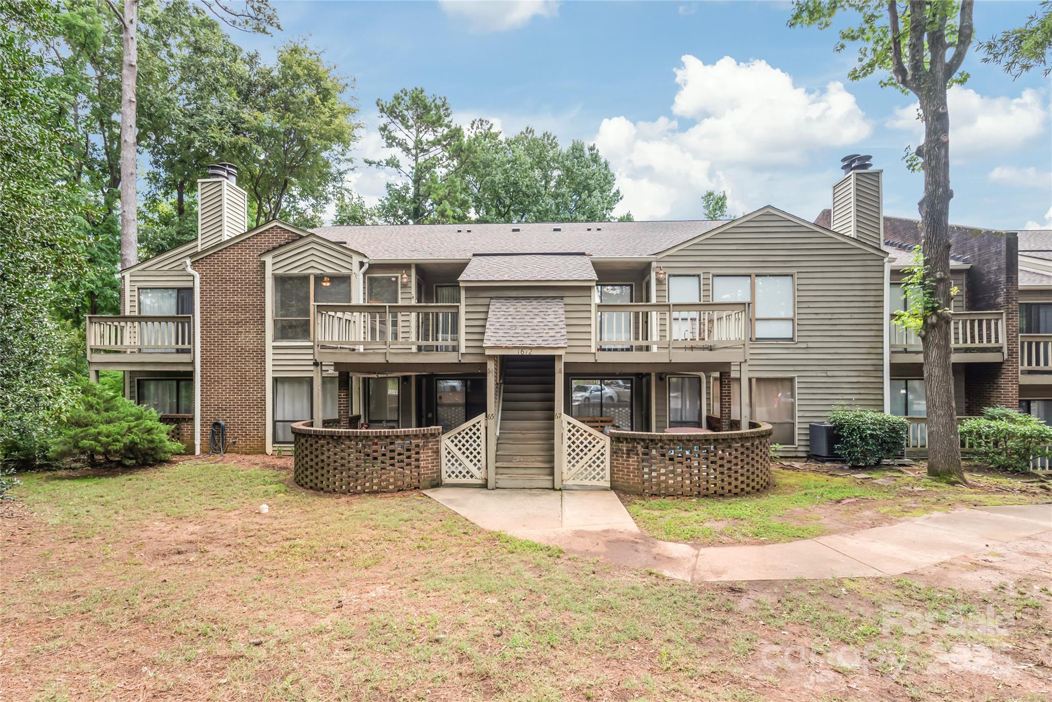 This Condo is ready for new owners. Enjoy the dual primary suites. Quiet neighbor hood Close to shopping.