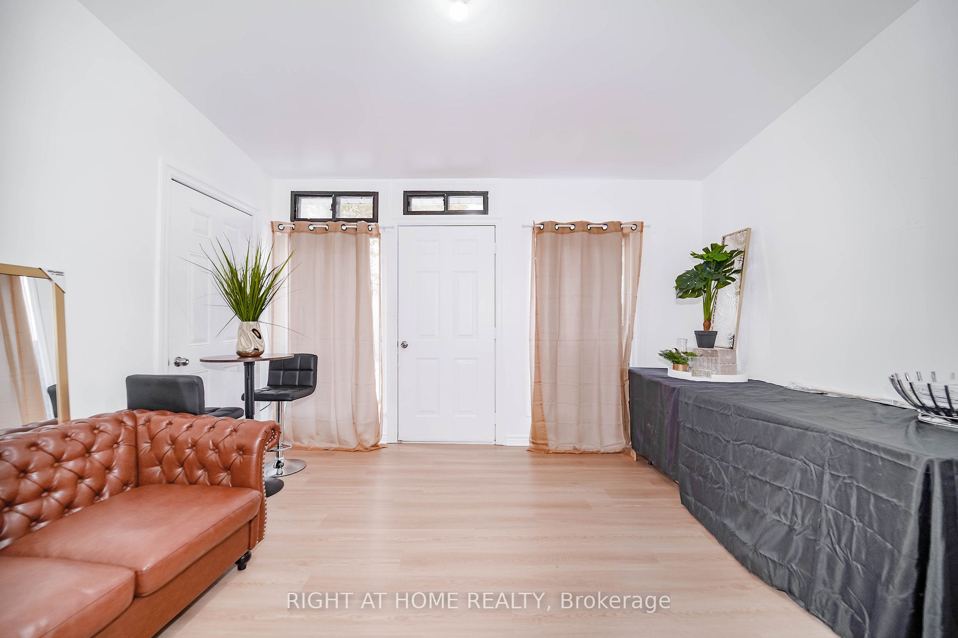 1092 Bathurst St
