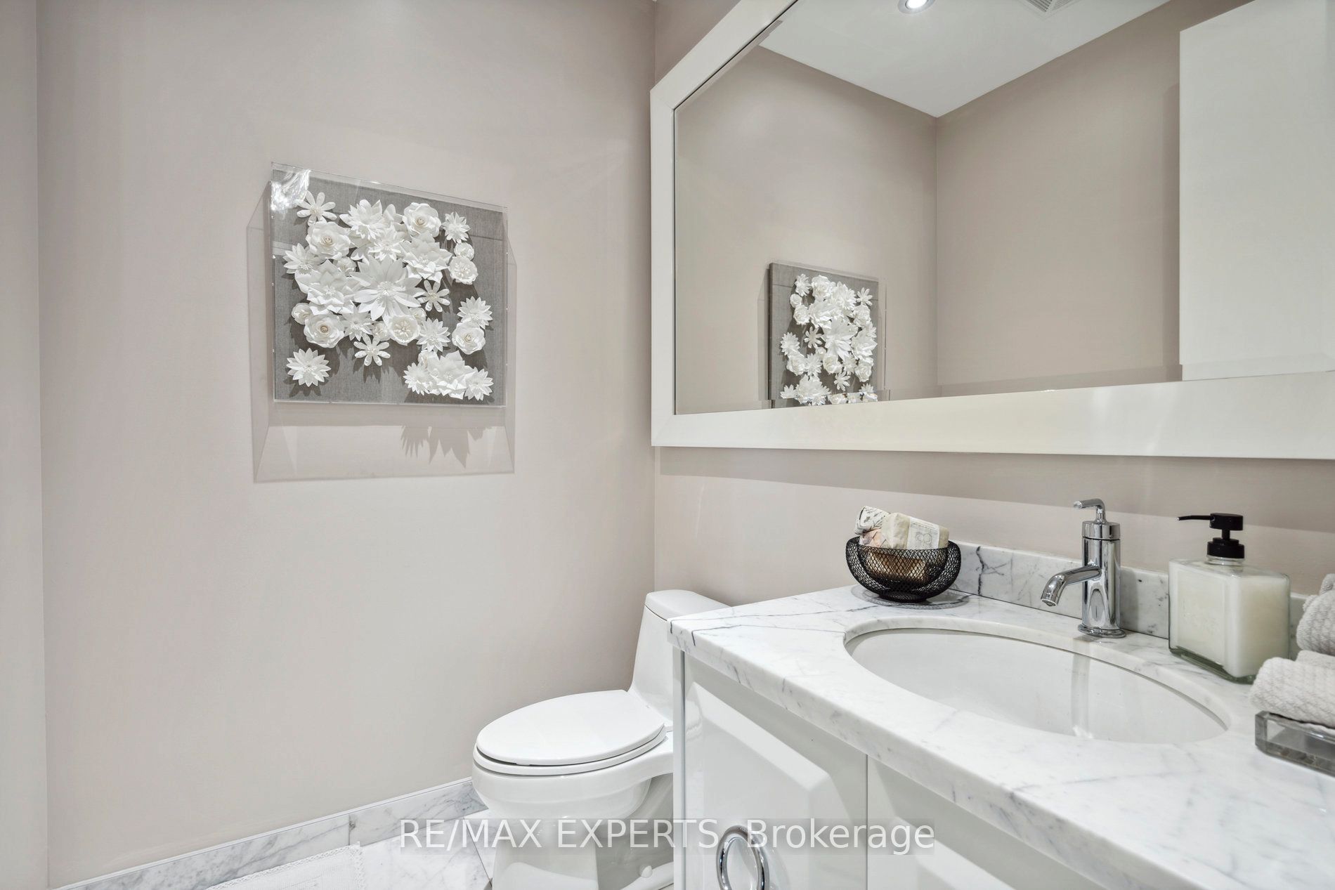 90 Park Lawn Rd PH-3007