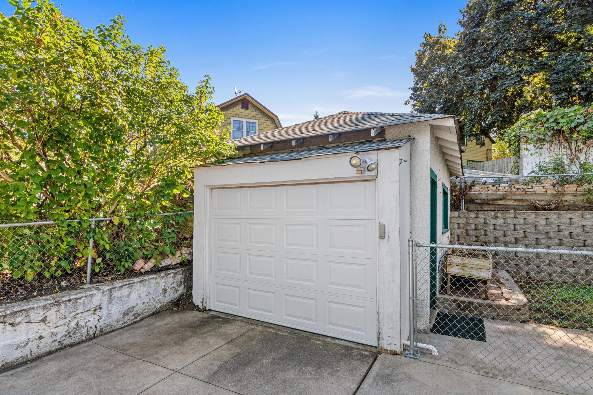 902 Hunt Place