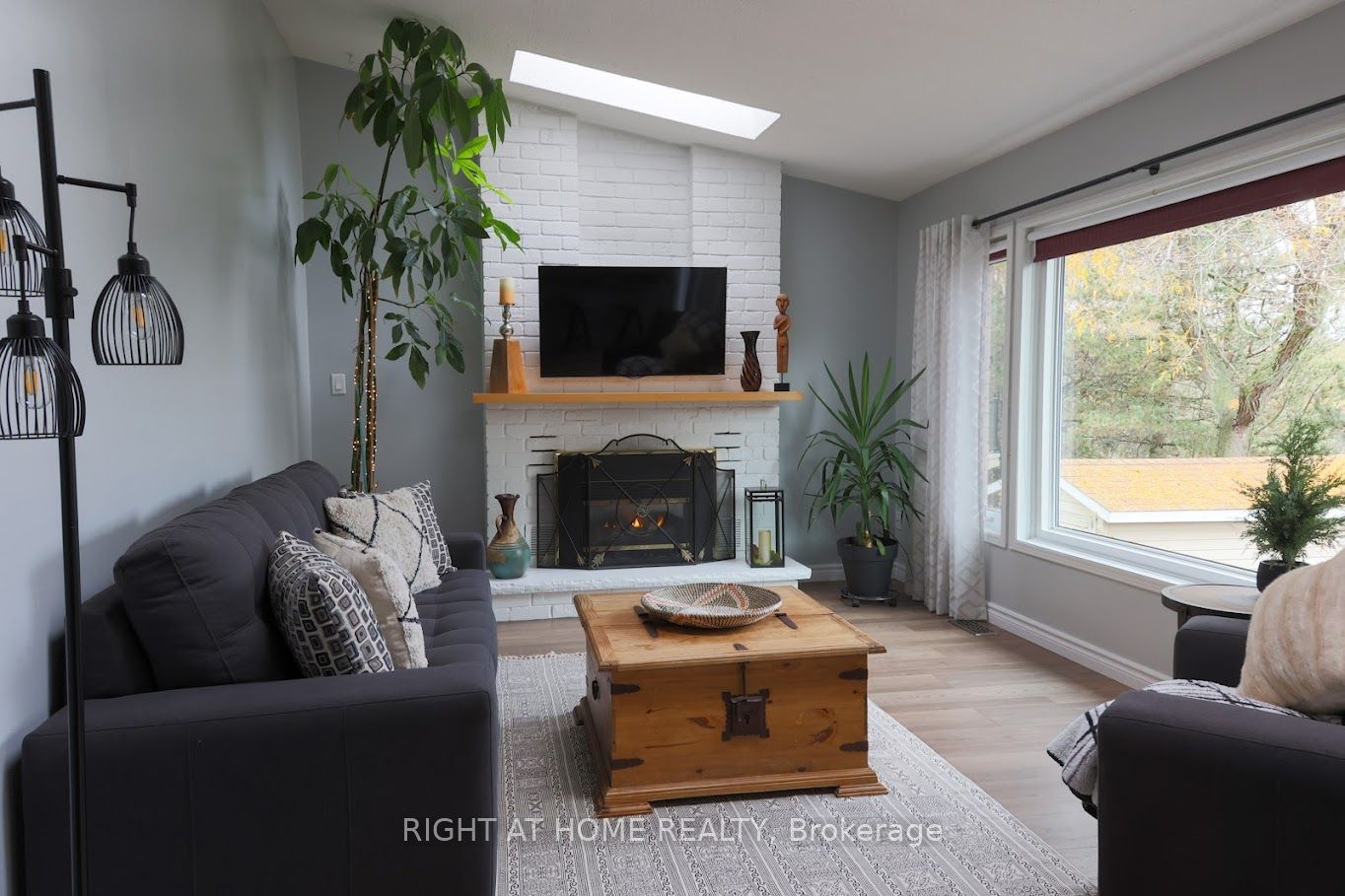 591 N Dunrobin Crt