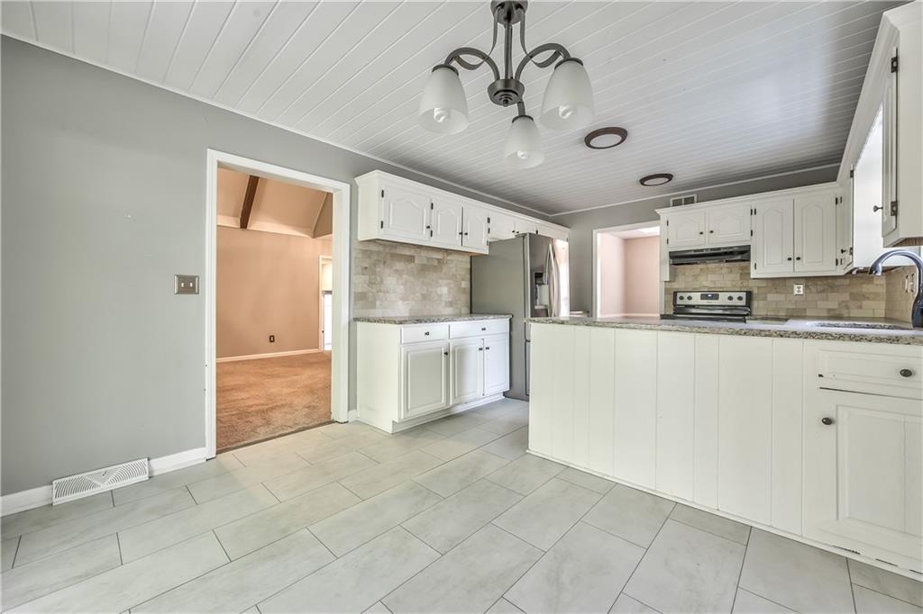 529 SW Windmill Lane