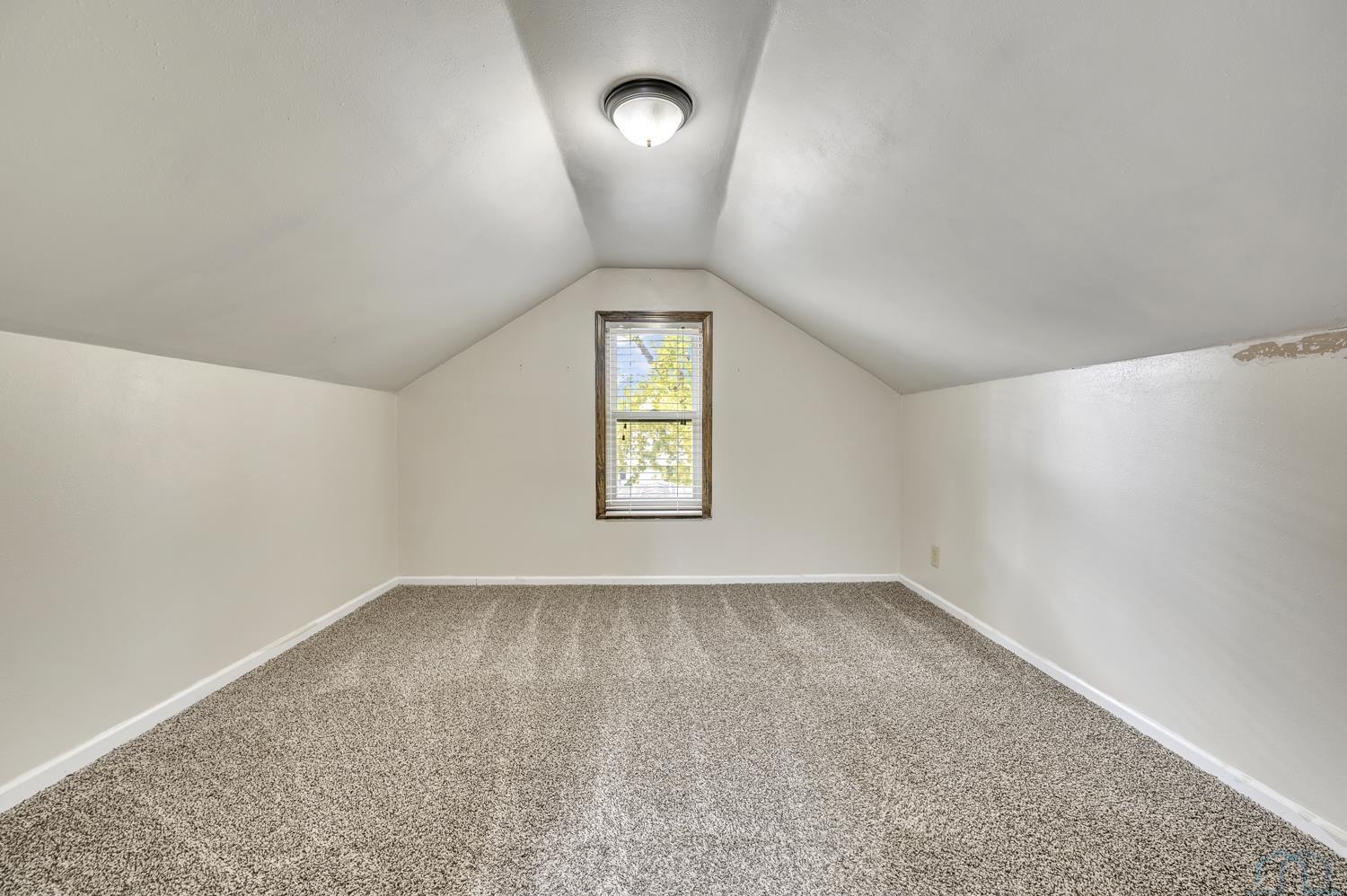 607 Albany Avenue Ne